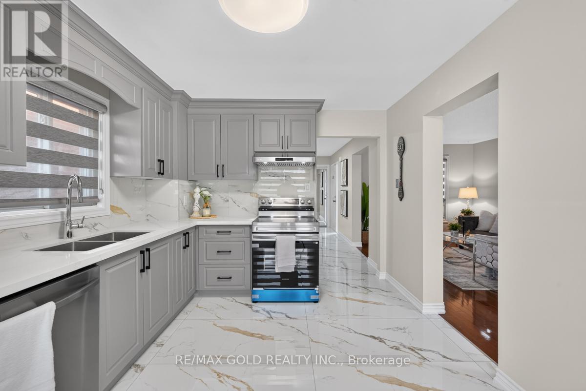 43 ALABASTER DRIVE - 19