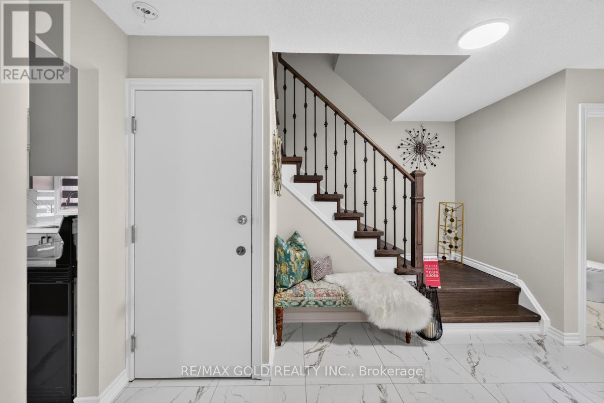 43 ALABASTER DRIVE - 11