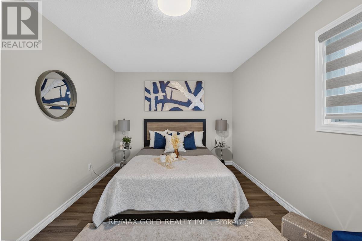 43 ALABASTER DRIVE - 23