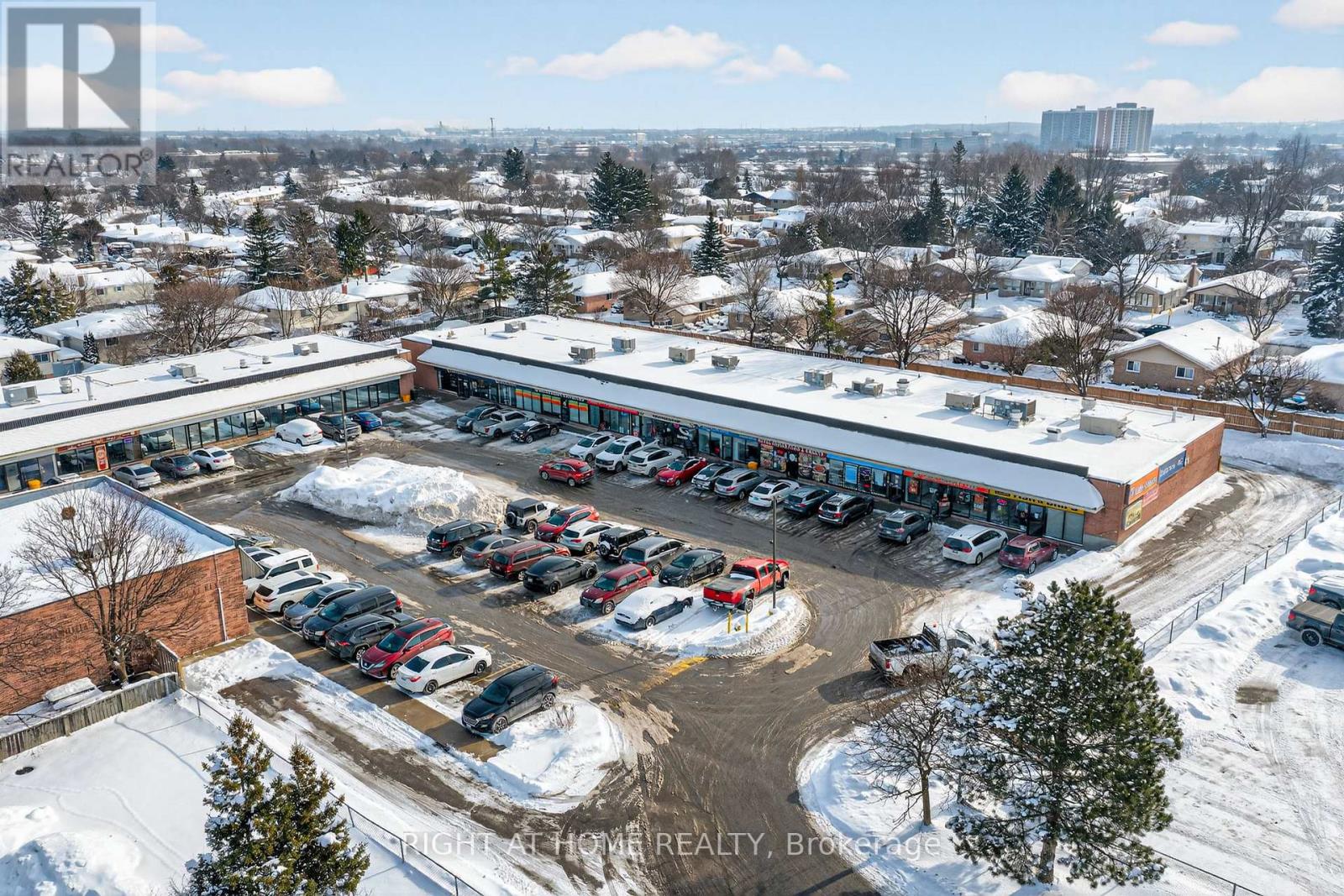 566 SOUTHDALE ROAD E Property Photo