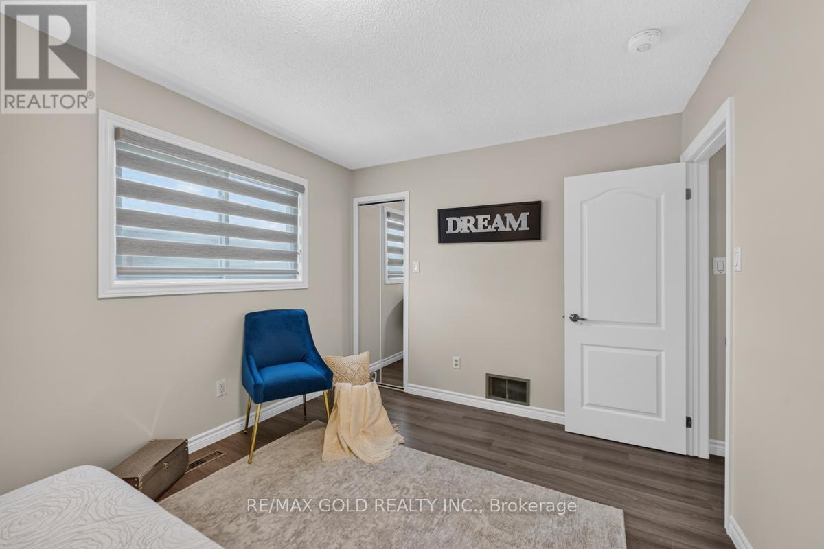 43 ALABASTER DRIVE - 25