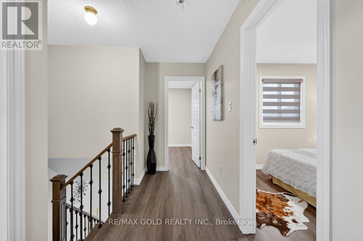 43 ALABASTER DRIVE - 21