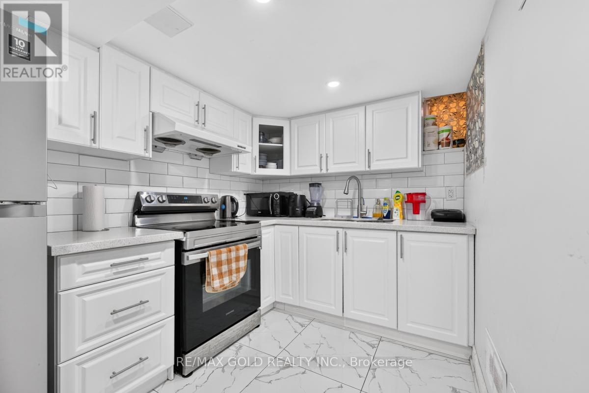 43 ALABASTER DRIVE - 33