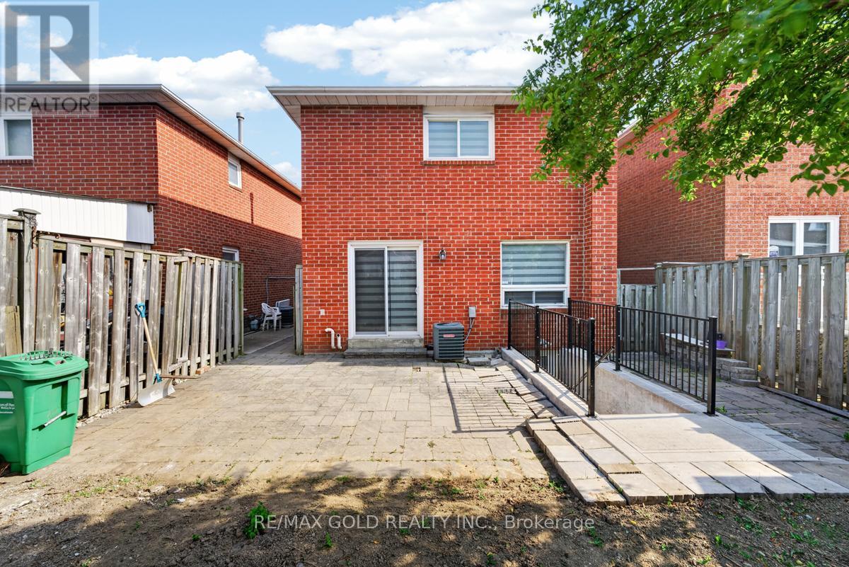 43 ALABASTER DRIVE - 40
