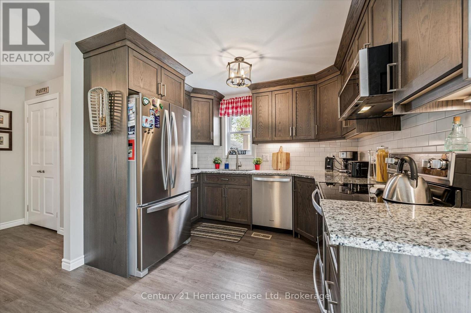 584077 BEACHVILLE ROAD - 13