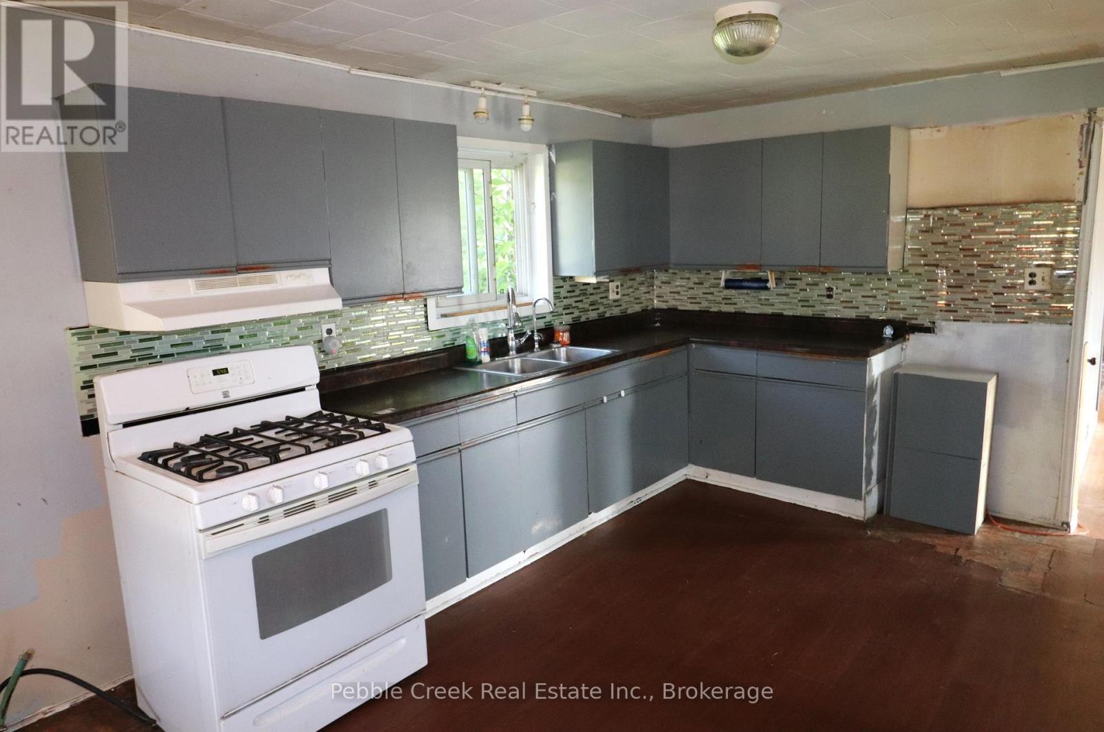 123 JOHN'S AVENUE - 6
