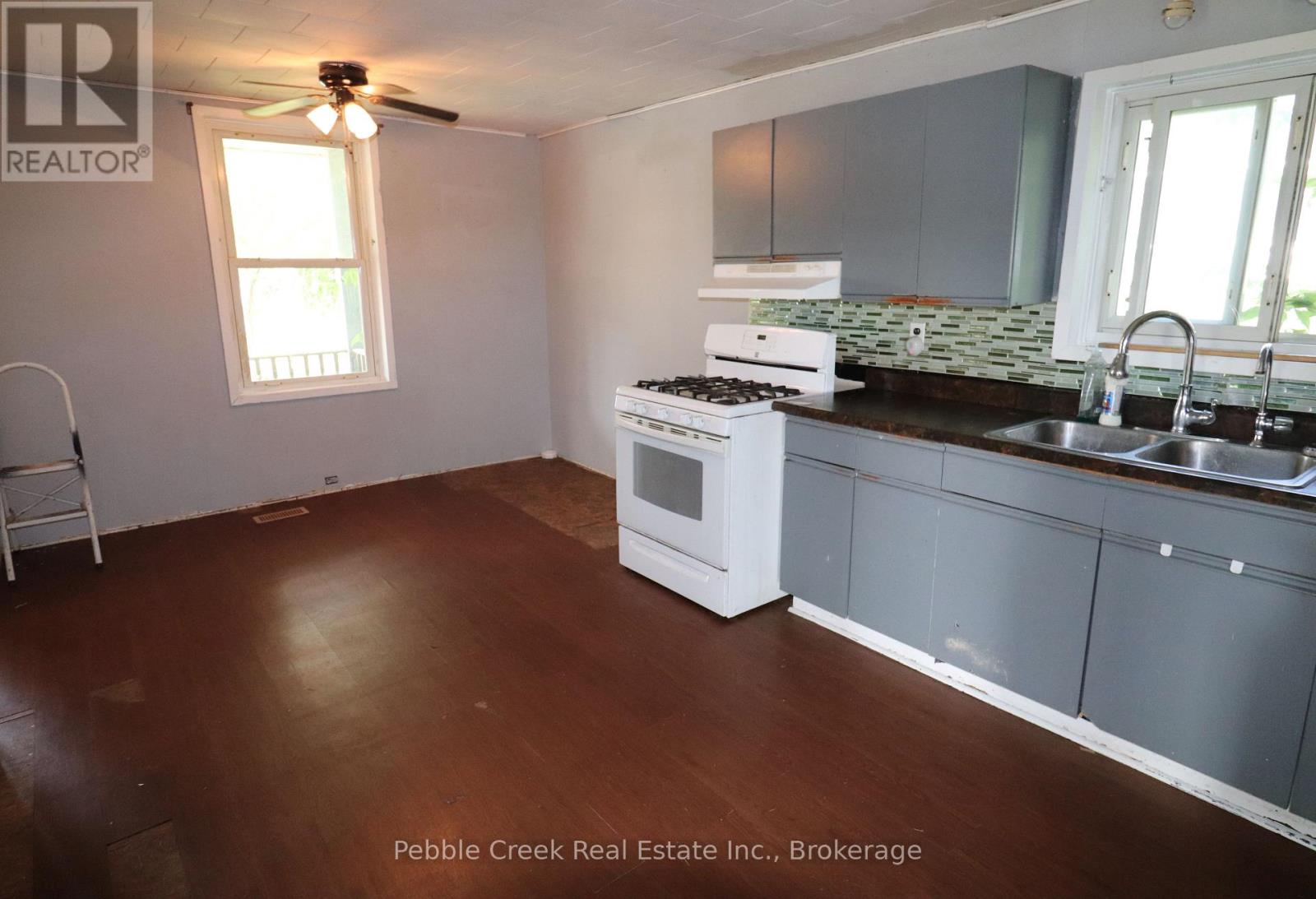 123 JOHN'S AVENUE - 7