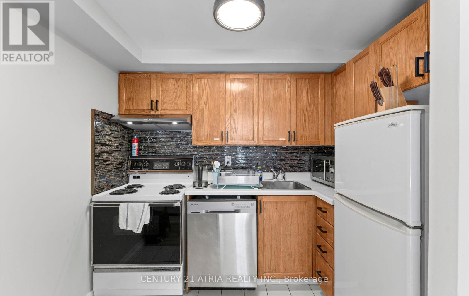 #1402 55 CENTRE AVENUE - 17
