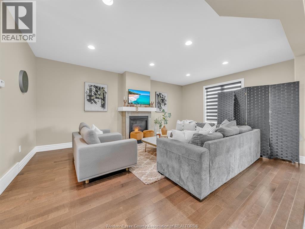 3000 MCROBBIE CRESCENT - 21