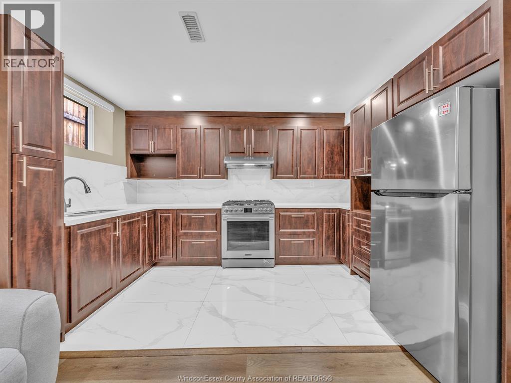 3000 MCROBBIE CRESCENT - 38