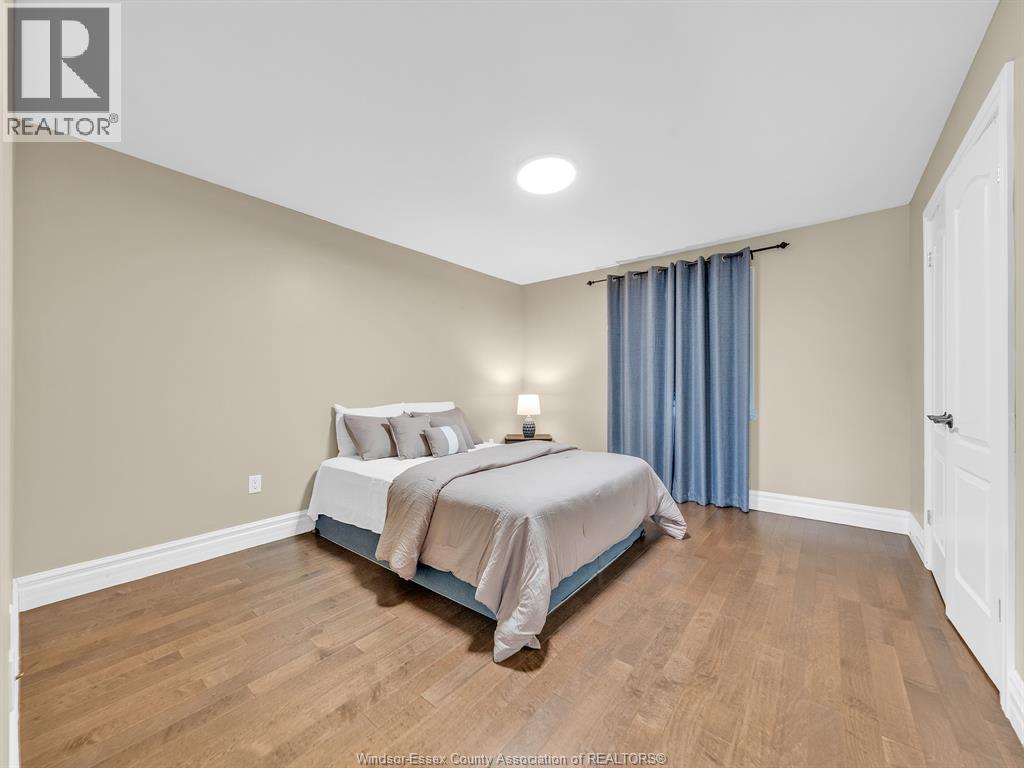 3000 MCROBBIE CRESCENT - 14