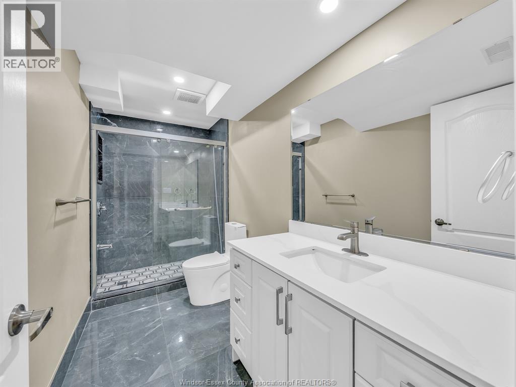 3000 MCROBBIE CRESCENT - 35