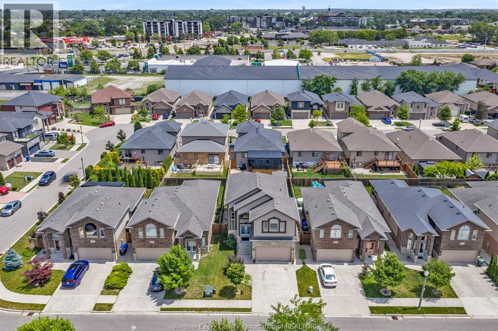 3000 MCROBBIE CRESCENT - 2