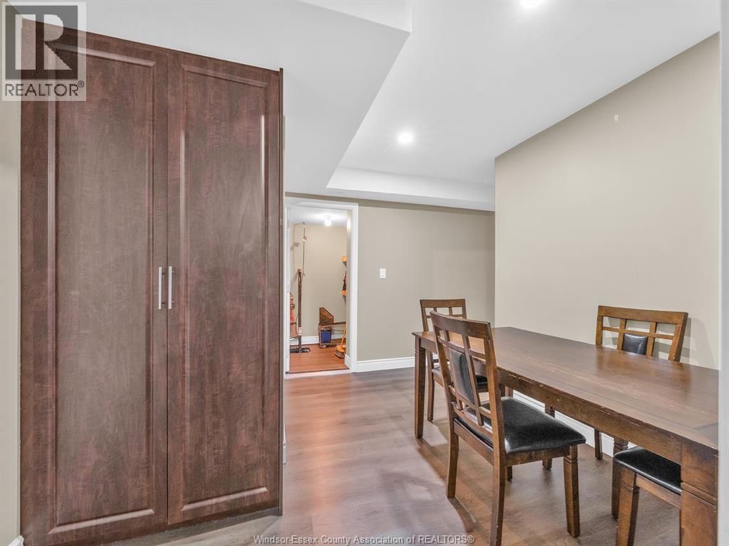 3000 MCROBBIE CRESCENT - 34