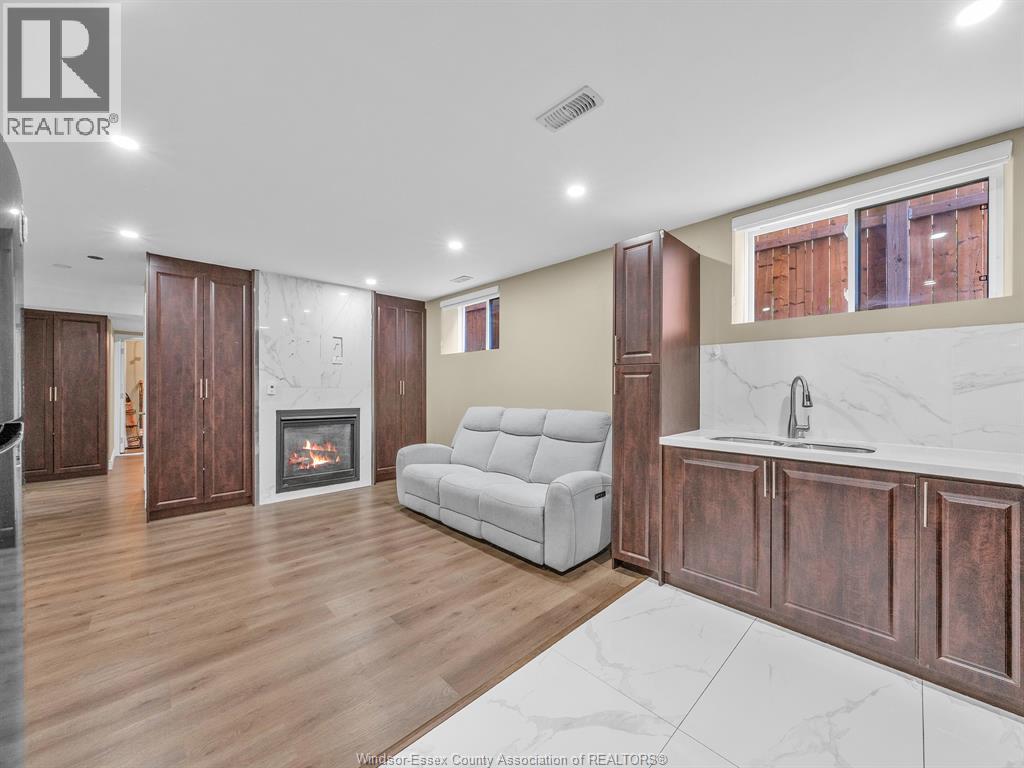 3000 MCROBBIE CRESCENT - 40