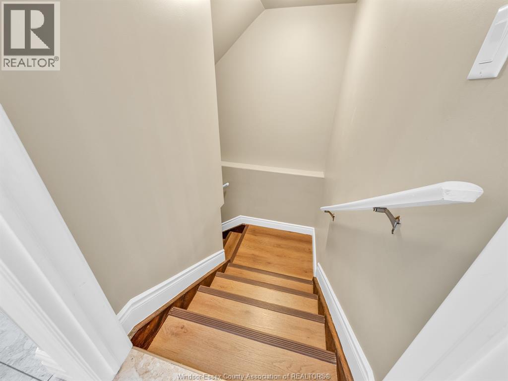 3000 MCROBBIE CRESCENT - 32