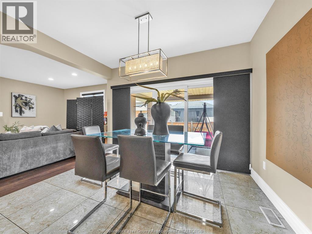 3000 MCROBBIE CRESCENT - 30