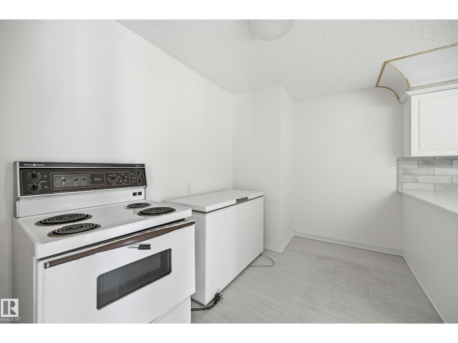 #504 11710 100 AV NW - 25