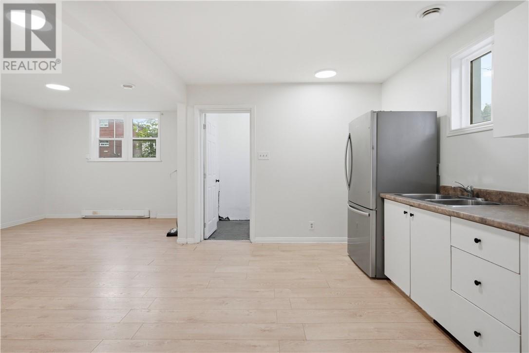 166 King Street - 37