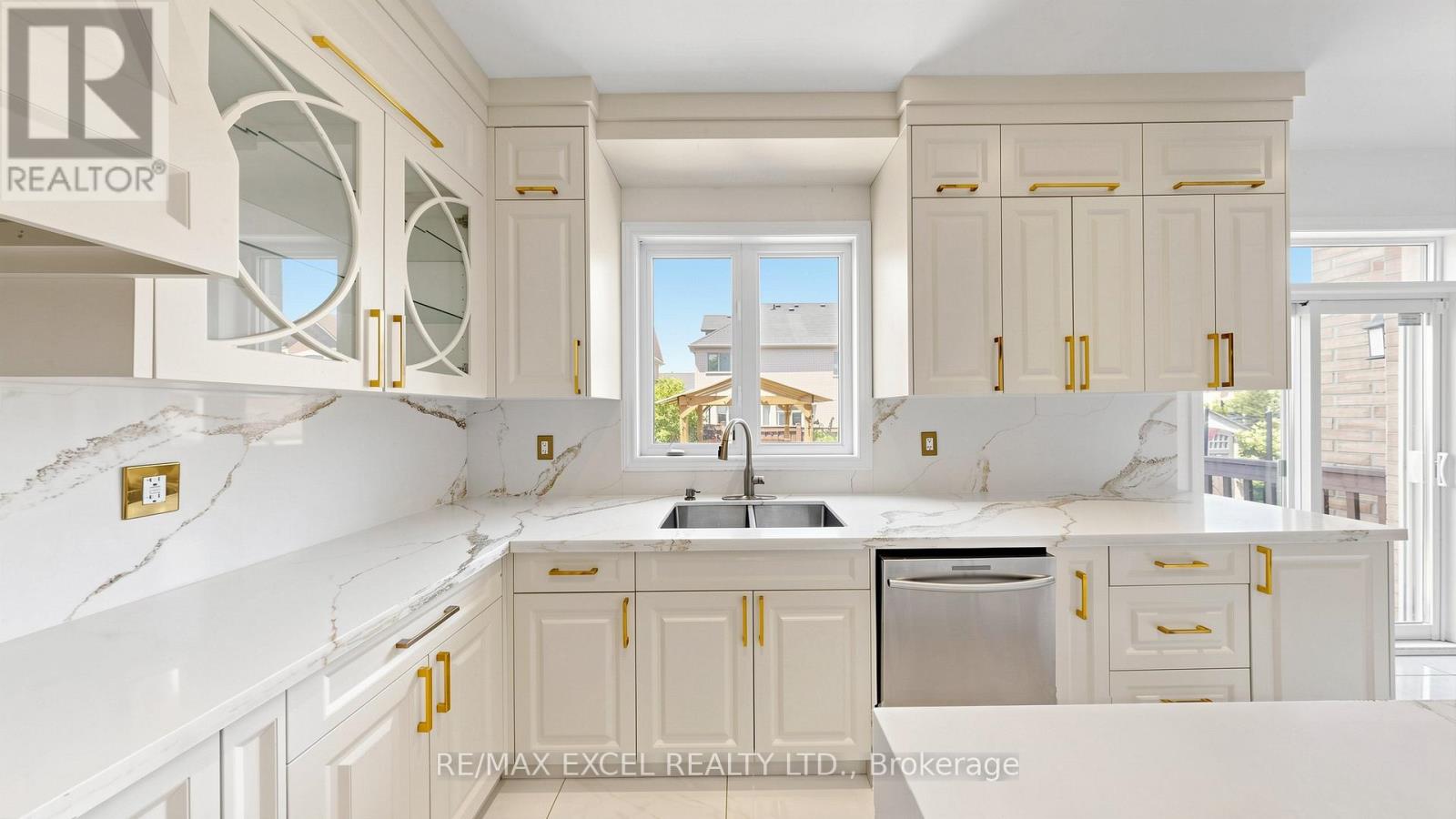 1062 BLACKHALL CRESCENT - 18