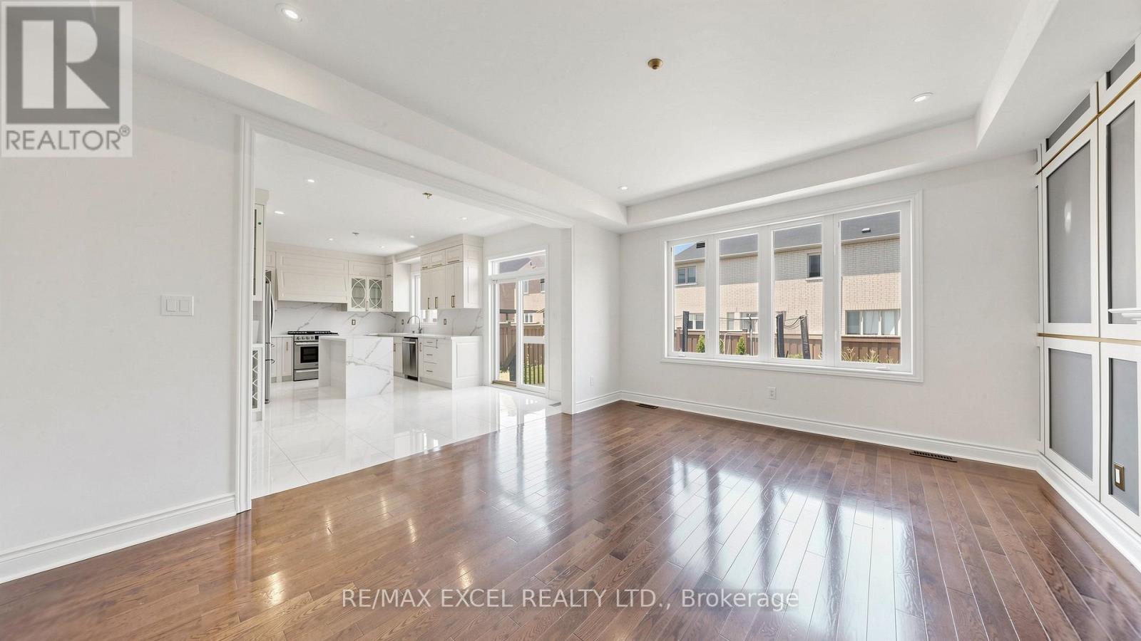 1062 BLACKHALL CRESCENT - 10