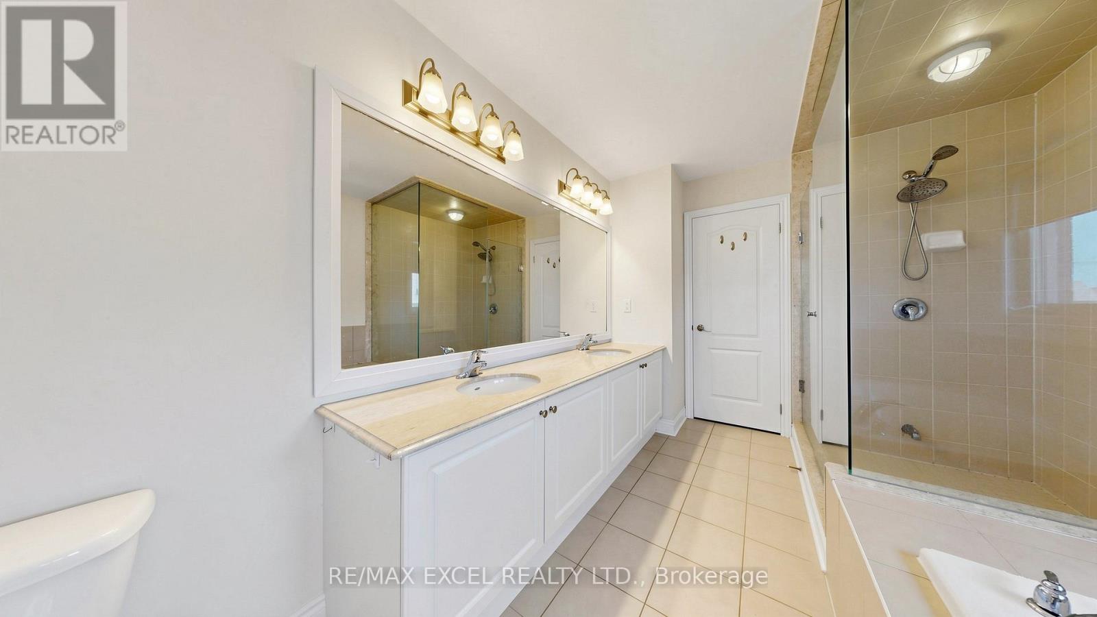 1062 BLACKHALL CRESCENT - 32