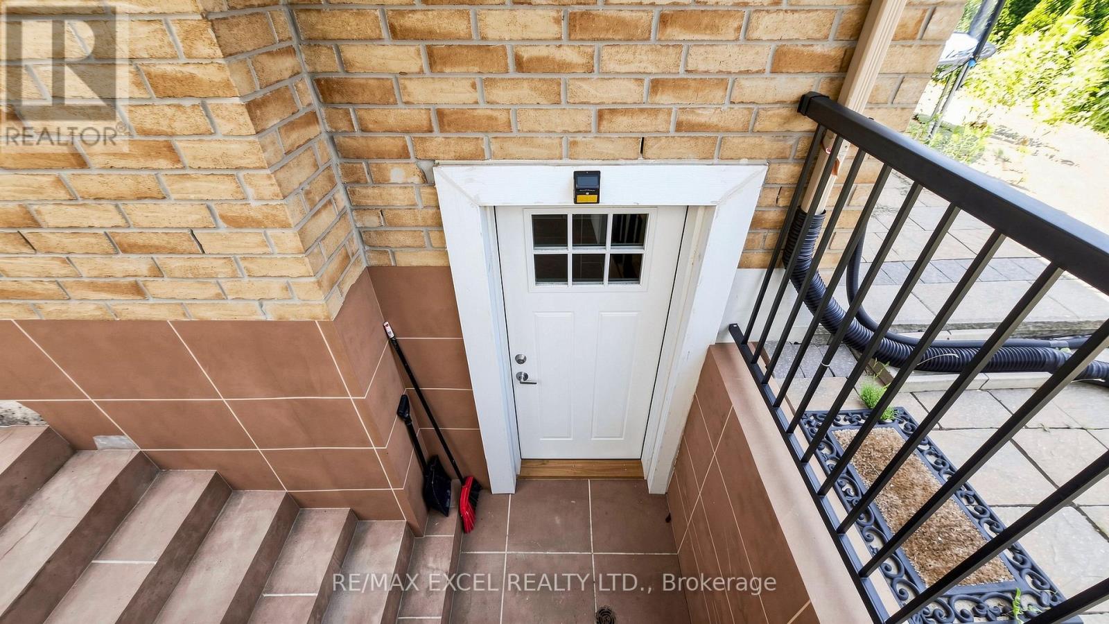 1062 BLACKHALL CRESCENT - 43