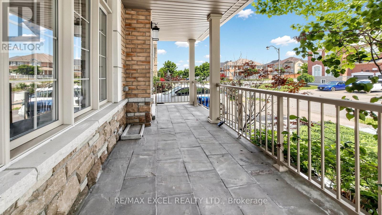 1062 BLACKHALL CRESCENT - 3