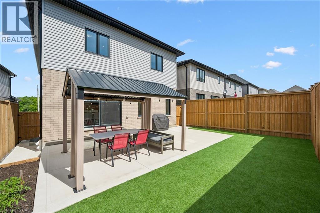 552 NATHALIE Crescent - 44