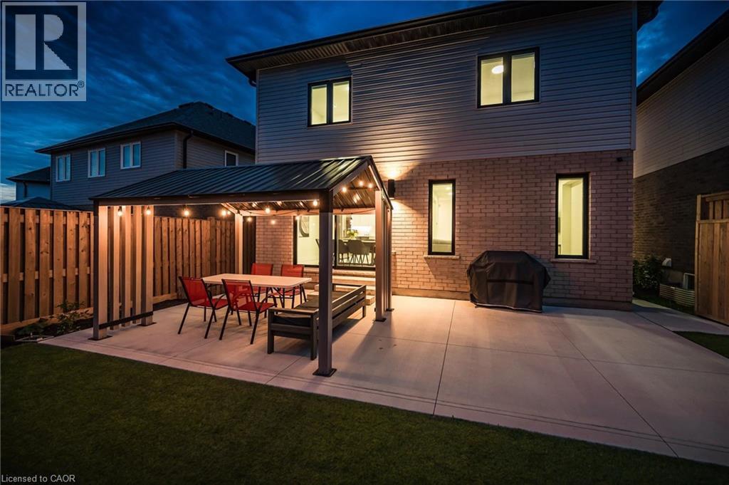 552 NATHALIE Crescent - 40
