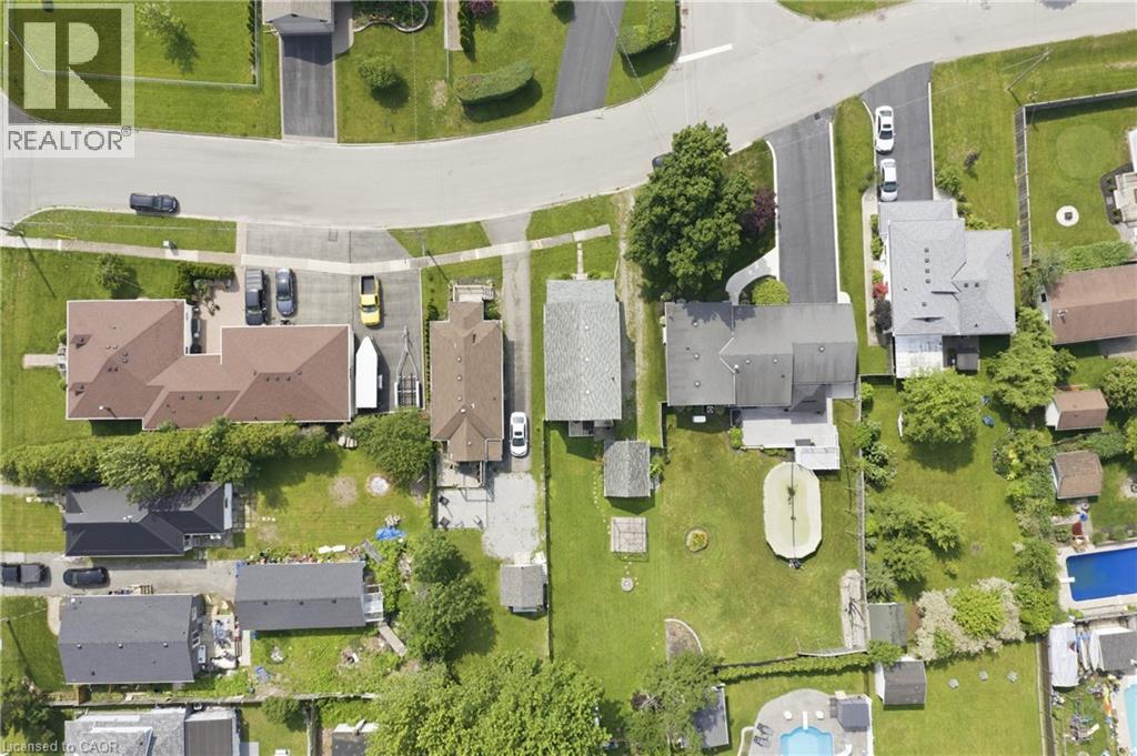 27 DRUMMOND Crescent - 28