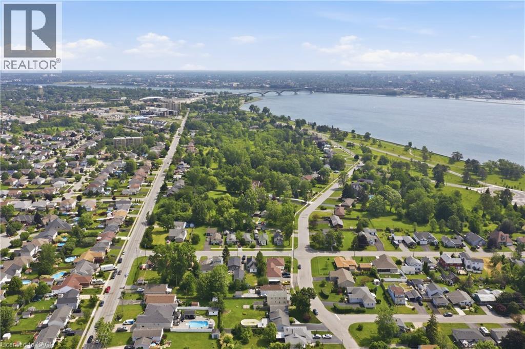 27 DRUMMOND Crescent - 32