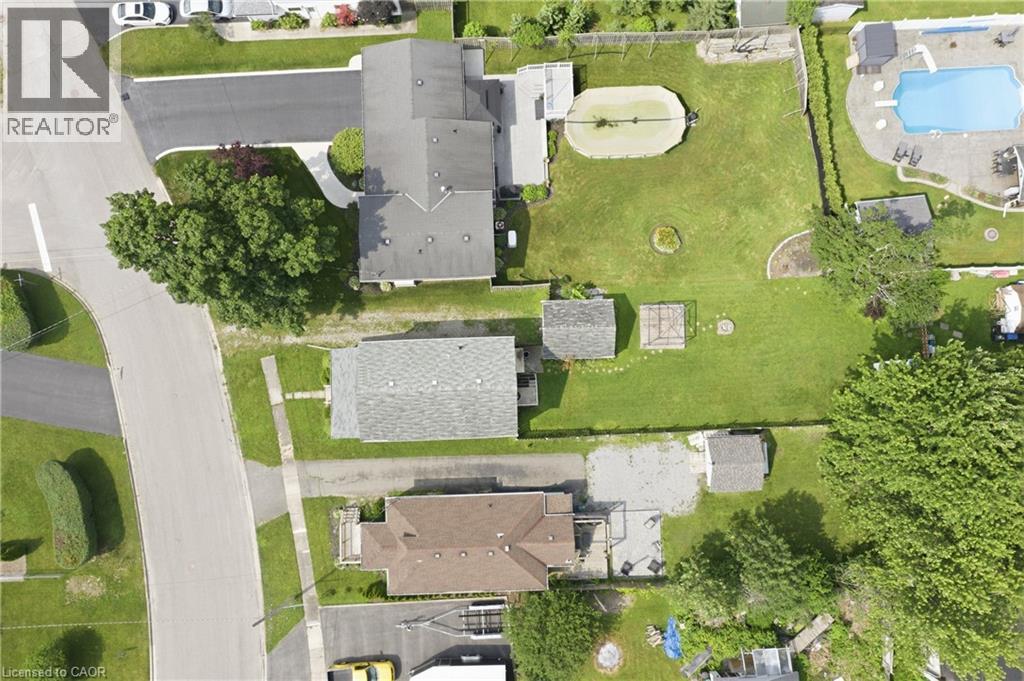 27 DRUMMOND Crescent - 27