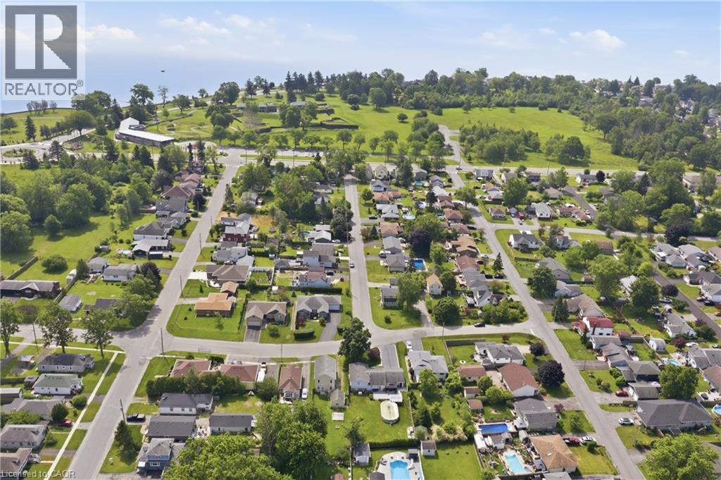 27 DRUMMOND Crescent - 30