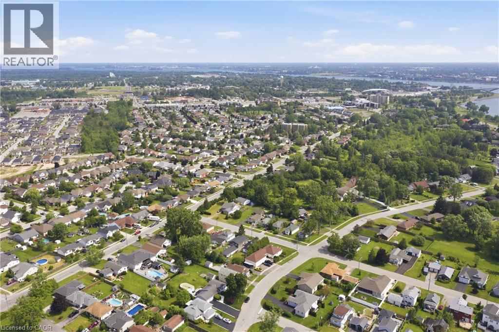 27 DRUMMOND Crescent - 33