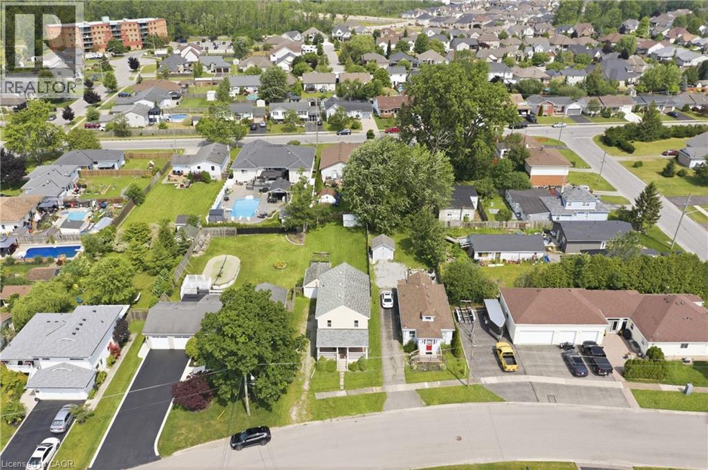 27 DRUMMOND Crescent - 29