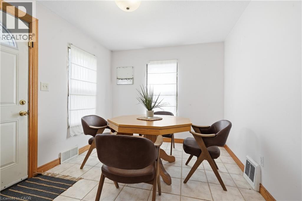 27 DRUMMOND Crescent - 12