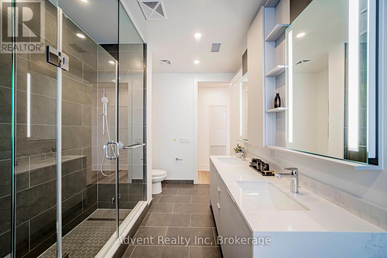#PH01 8 CEDARLAND DRIVE - Image 32
