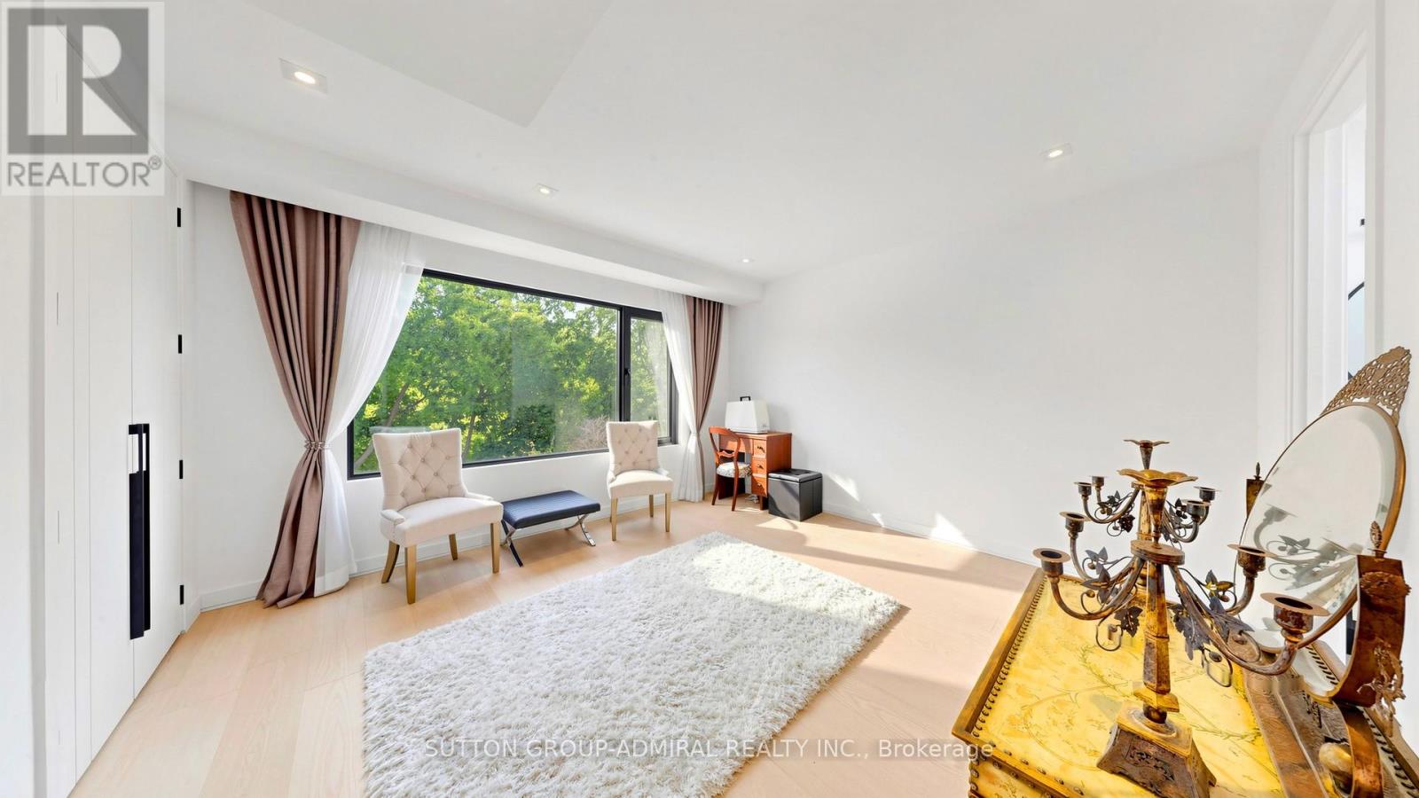33 THORNY BRAE DRIVE - 31