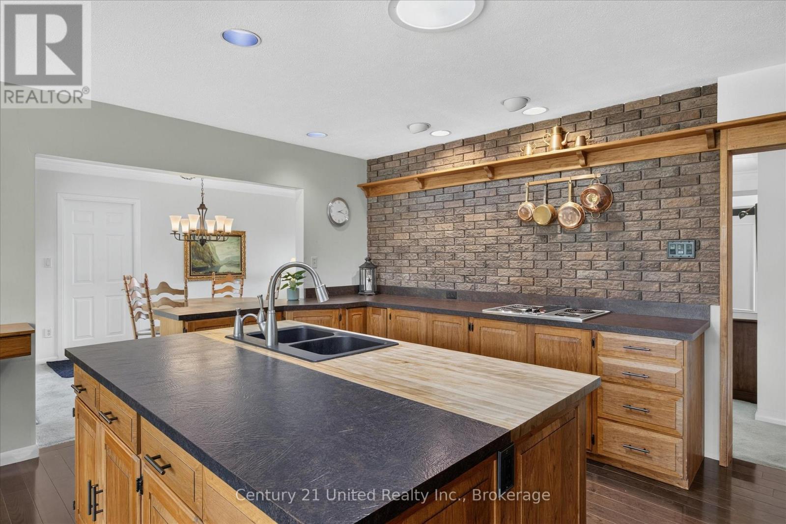 130 EARLWOOD DRIVE - 12
