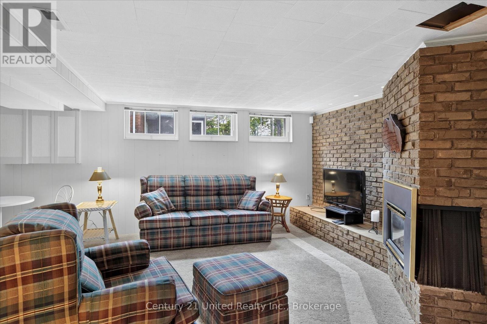 130 EARLWOOD DRIVE - 21