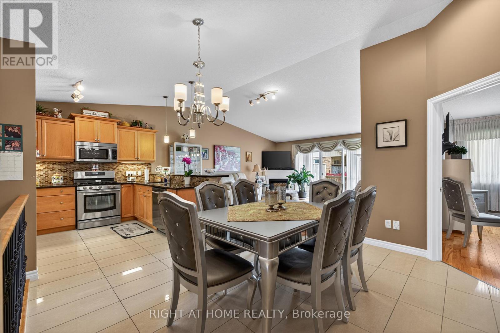 #21 2100 DENVIEW AVENUE - Image 18