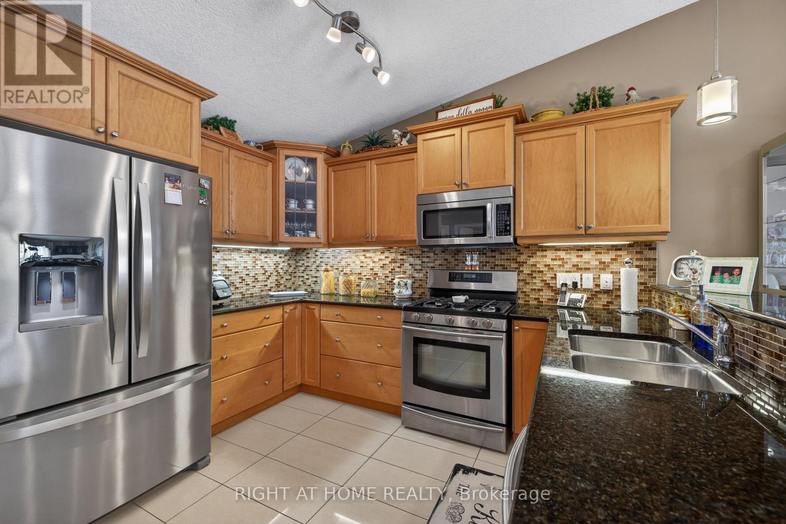 #21 2100 DENVIEW AVENUE - Image 20