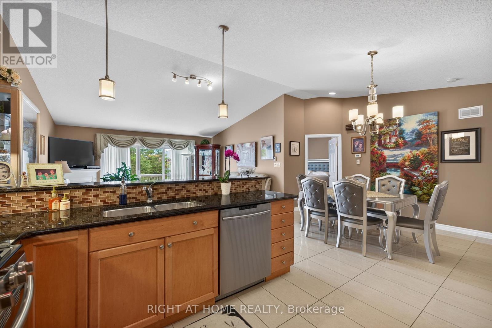 #21 2100 DENVIEW AVENUE - Image 22