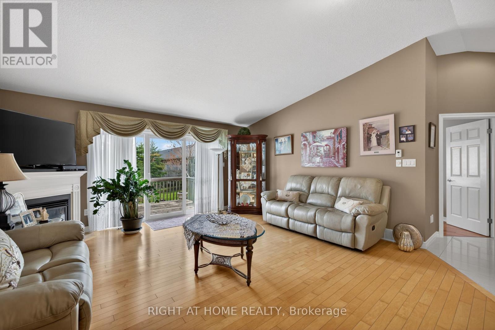 #21 2100 DENVIEW AVENUE - Image 24