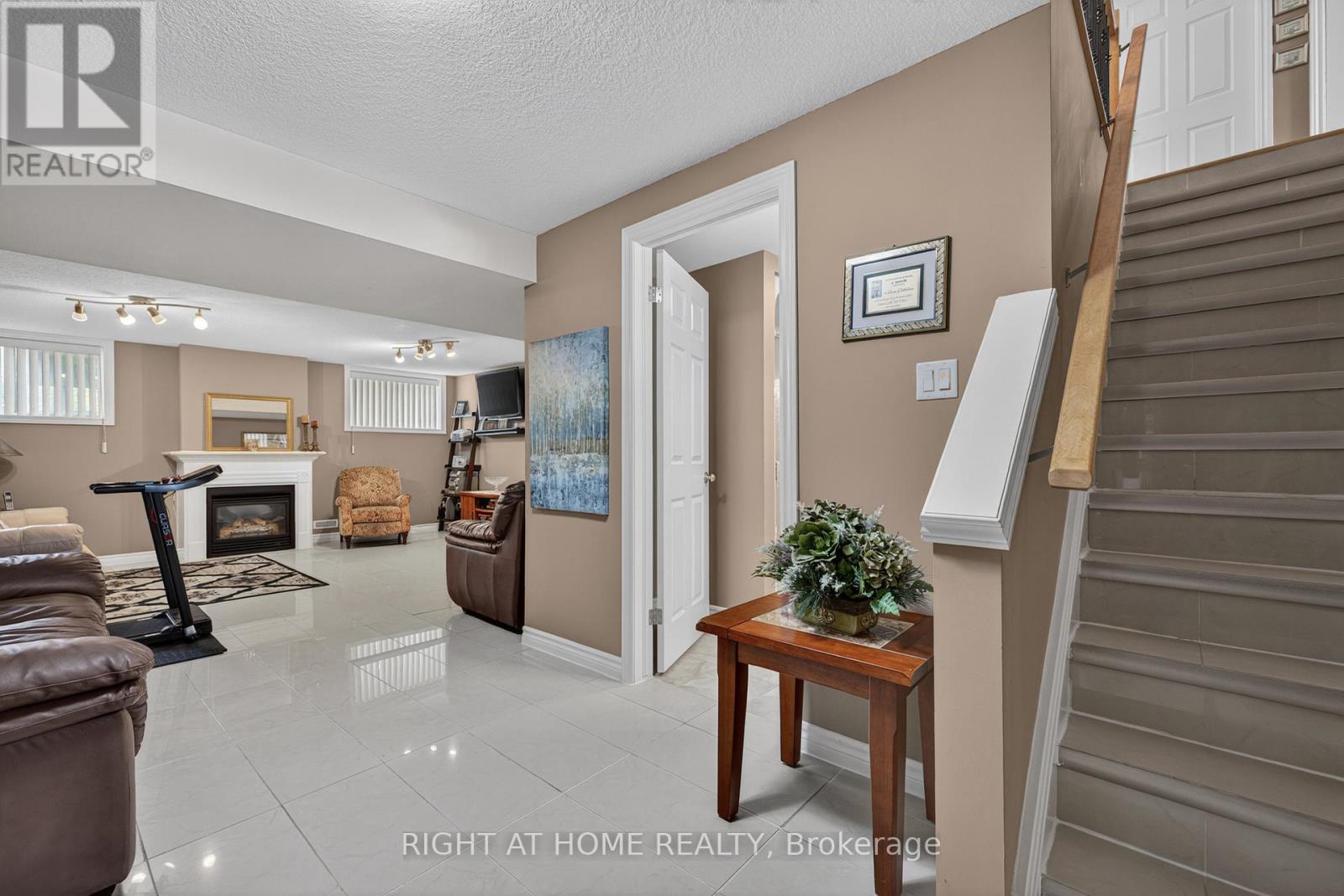 #21 2100 DENVIEW AVENUE - Image 27