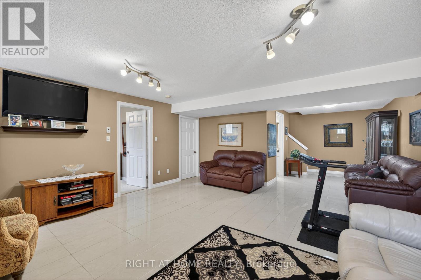 #21 2100 DENVIEW AVENUE - Image 30
