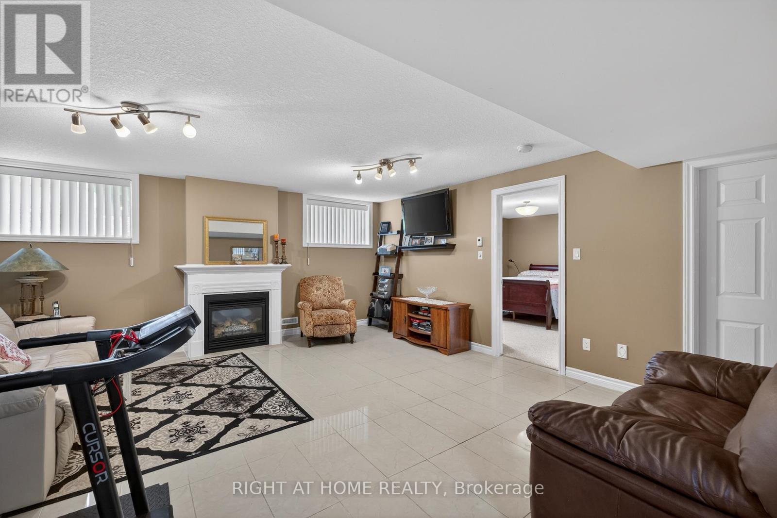 #21 2100 DENVIEW AVENUE - Image 31
