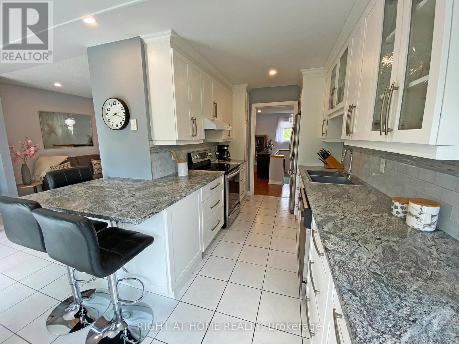 10 MUNRO STREET - 16