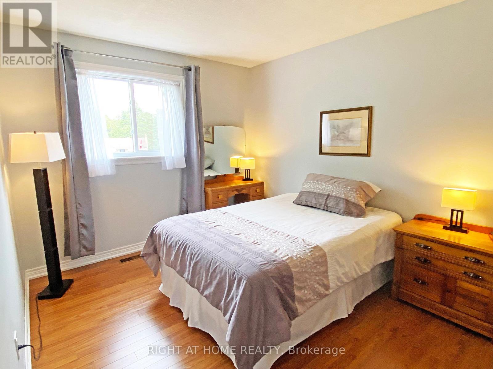 10 MUNRO STREET - 22